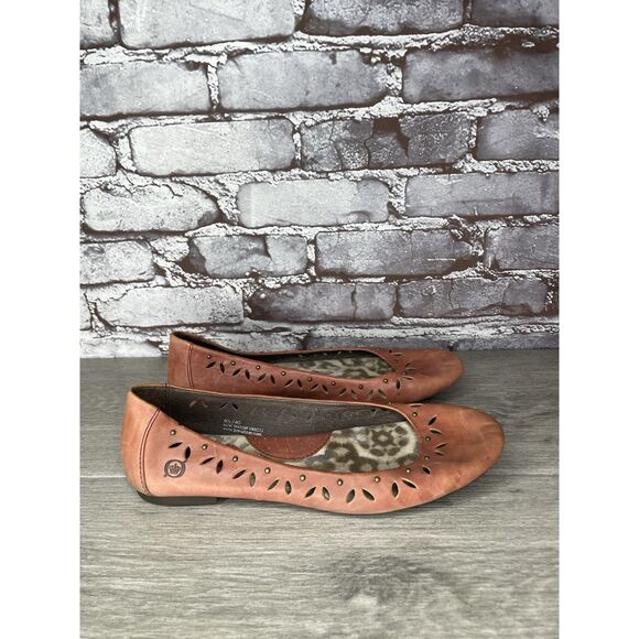 Born Ainsley Peach Leather Cut Outs Metal Embelishments Ballet Flats Women 8.5US - Picture 1 of 16